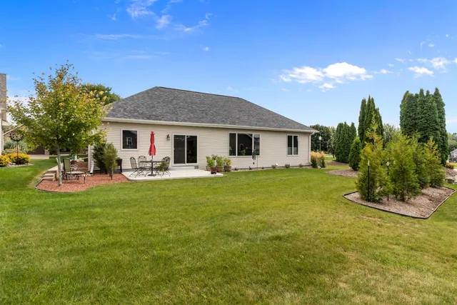 $454,900 | 810 Whisper Falls Lane, Menasha, WI 54952