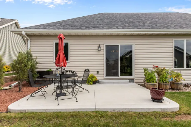 $454,900 | 810 Whisper Falls Lane, Menasha, WI 54952