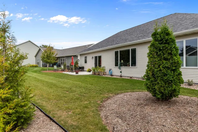 $454,900 | 810 Whisper Falls Lane, Menasha, WI 54952