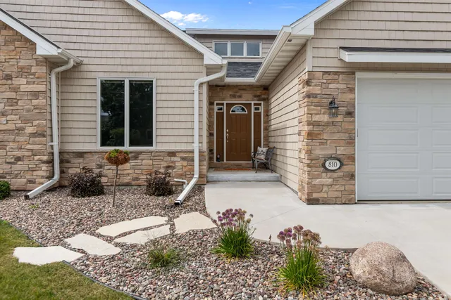 $454,900 | 810 Whisper Falls Lane, Menasha, WI 54952