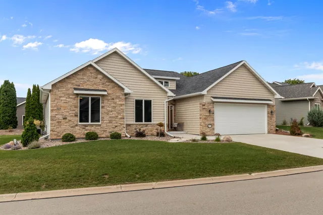 $454,900 | 810 Whisper Falls Lane, Menasha, WI 54952