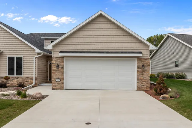 $454,900 | 810 Whisper Falls Lane, Menasha, WI 54952