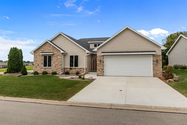 $454,900 | 810 Whisper Falls Lane, Menasha, WI 54952