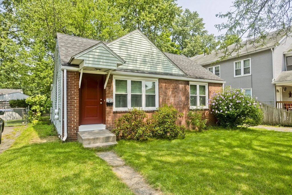 135 Prentice Street Springfield, MA 01104 - Photo 2 of 34 Gallery Image 2