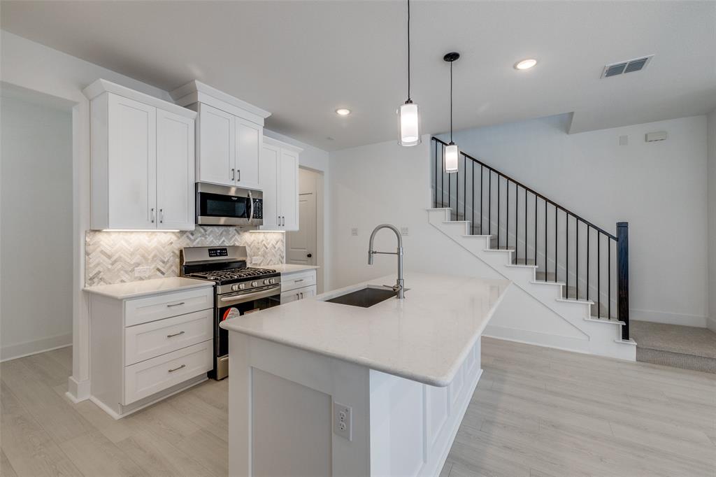 830 Trace Hawk Lane Arlington, TX 76005 - Photo 6 of 25