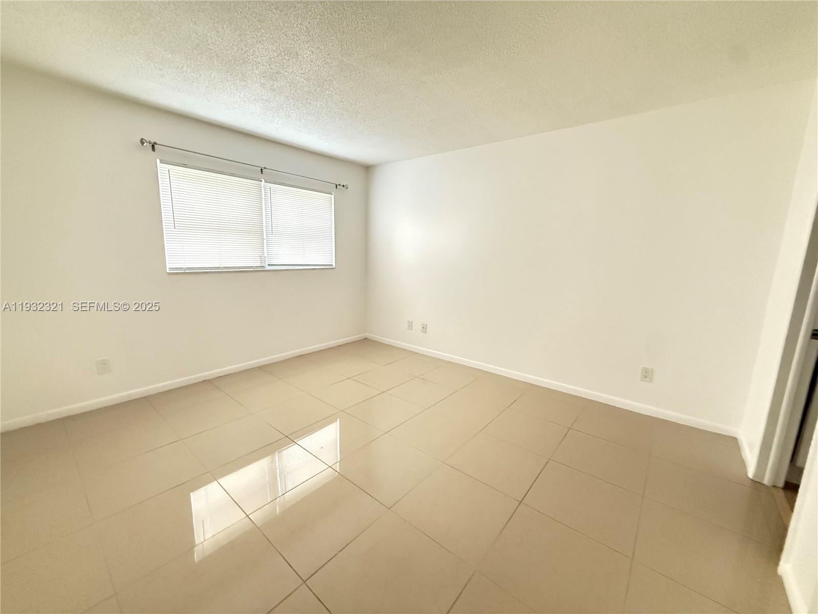 Arrowhead Condominium Davie, FL 33324 - Photo 11 of 35 an empty room with a window