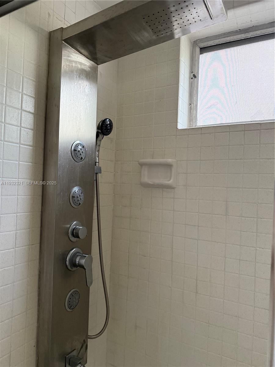 Arrowhead Condominium Davie, FL 33324 - Photo 17 of 35 a bathroom with a shower