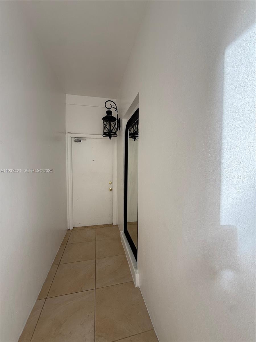 Arrowhead Condominium Davie, FL 33324 - Photo 31 of 35 a view of a hallway with a white walls