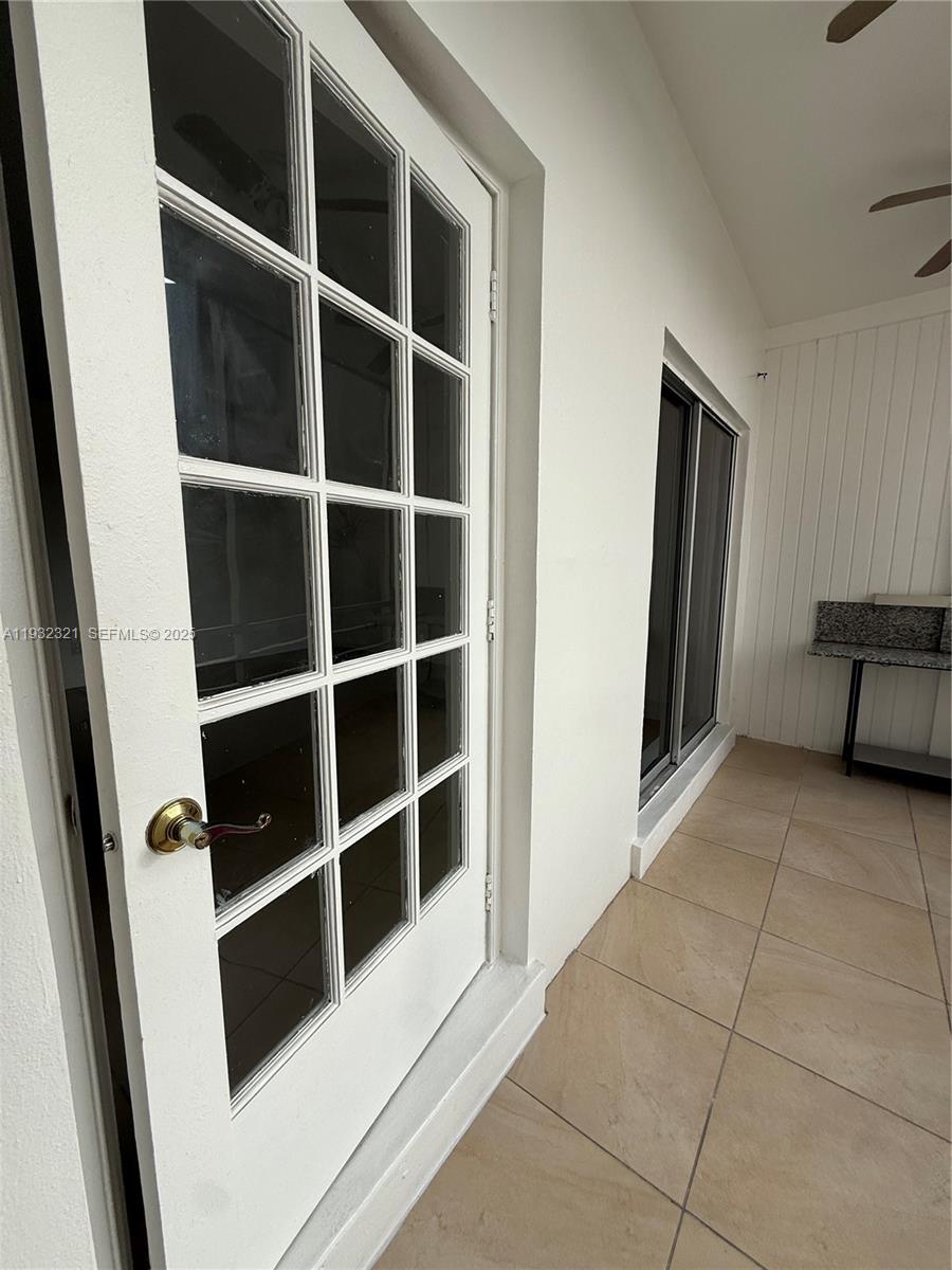 Arrowhead Condominium Davie, FL 33324 - Photo 4 of 35 a view of walk in closet with empty racks