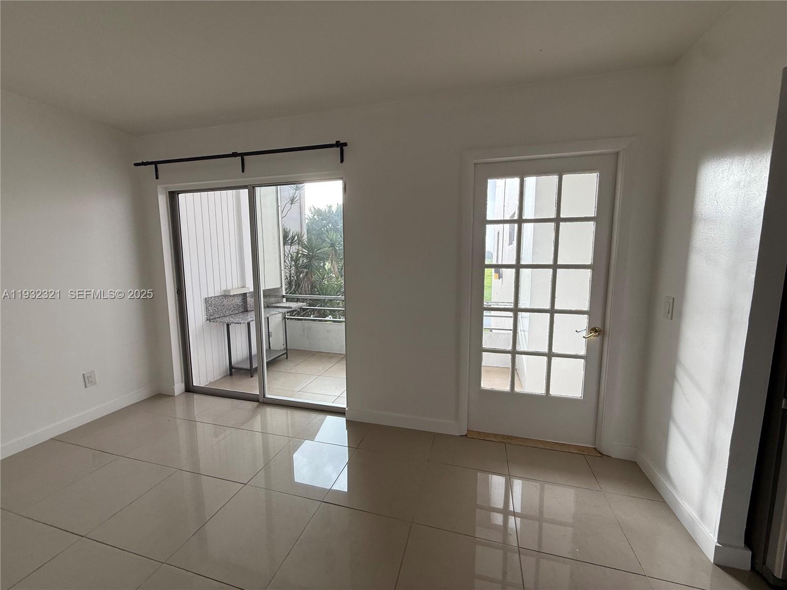 Arrowhead Condominium Davie, FL 33324 - Photo 6 of 35 a view of an empty room with a window