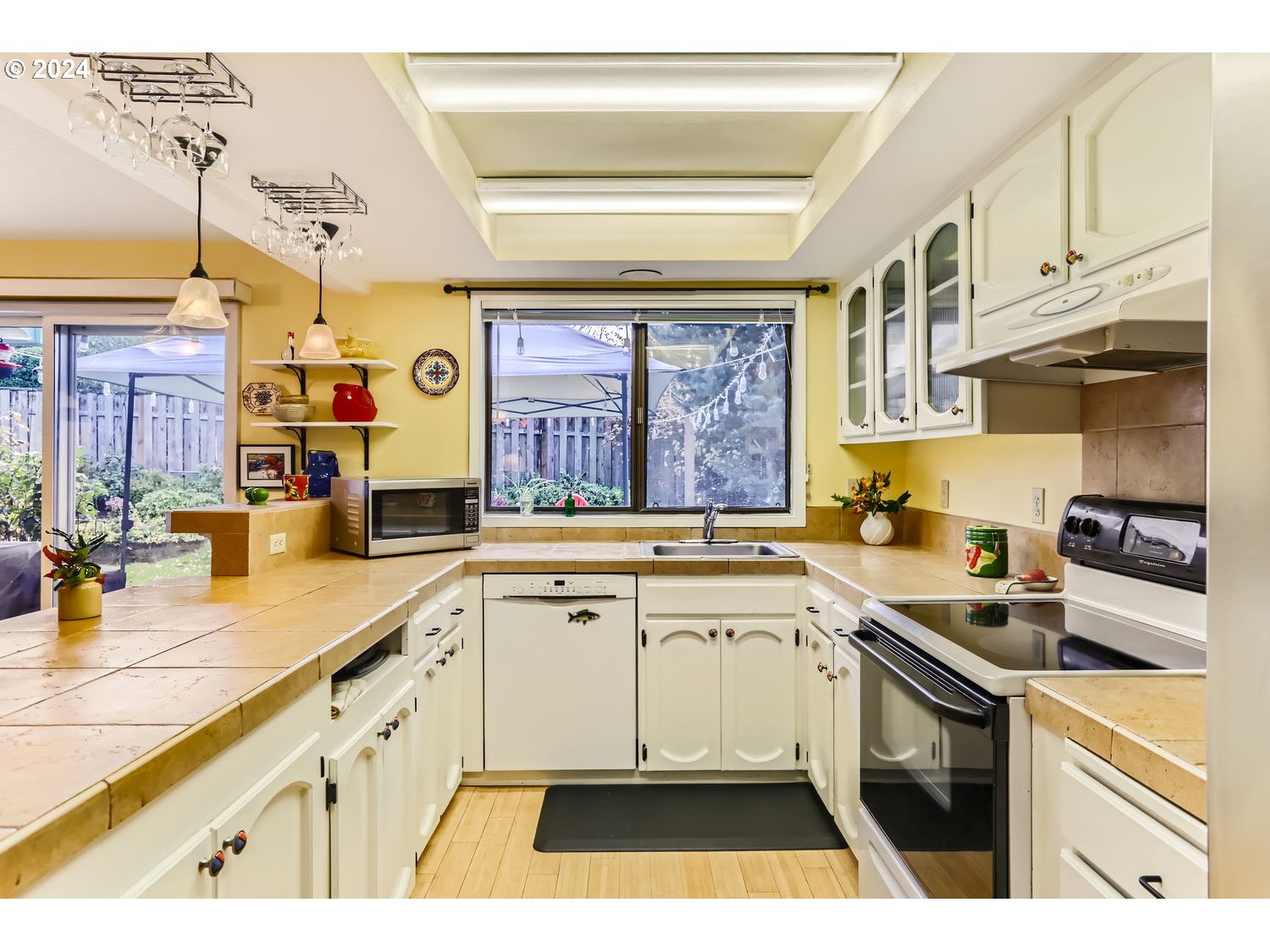 16380 Southwest Rosa Road Beaverton, OR 97007 - Photo 12 of 26 Gallery Image 12
