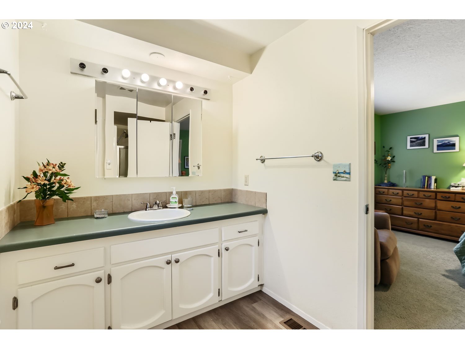 16380 Southwest Rosa Road Beaverton, OR 97007 - Photo 17 of 26 Gallery Image 17