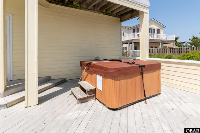 $2,499,000 | 925 Lighthouse Drive, Corolla, NC 27927