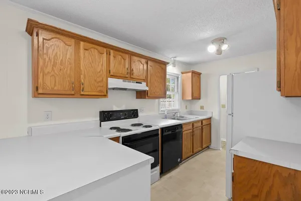 $1,500 | 219 Edgewood Drive, Jacksonville, NC 28546