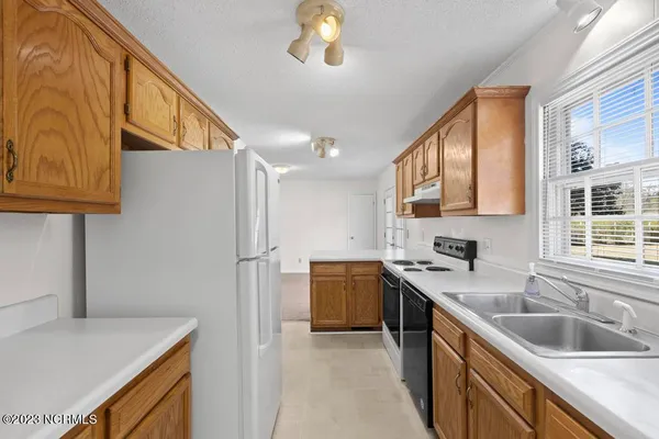 $1,500 | 219 Edgewood Drive, Jacksonville, NC 28546