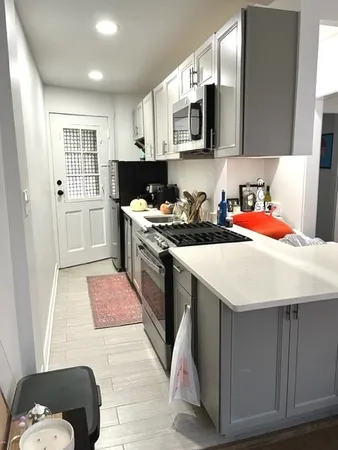 $1,550 | 1060 West Thorndale Avenue, Unit 2S, Chicago, IL 60660