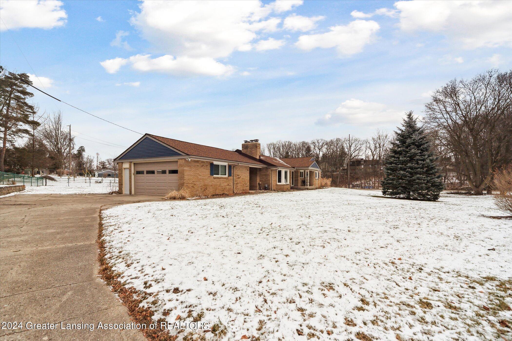 3910 Barton Road Lansing, MI 48917 - Photo 3 of 42 02-3910-Barton-Rd-Lansing-MI-48917-Windo