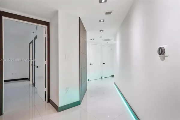 $4,500 | 55 Southeast 6th Street, Unit 1607, Miami, FL 33131