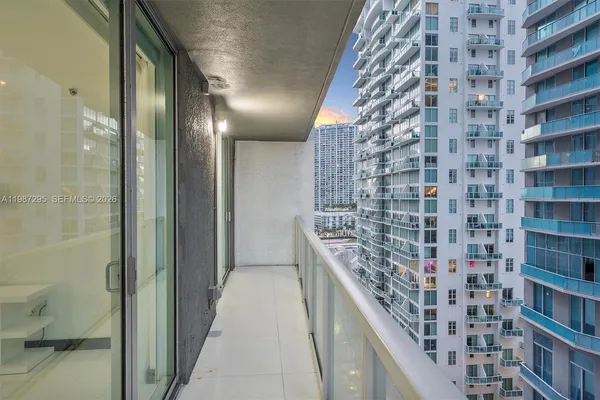$4,500 | 55 Southeast 6th Street, Unit 1607, Miami, FL 33131