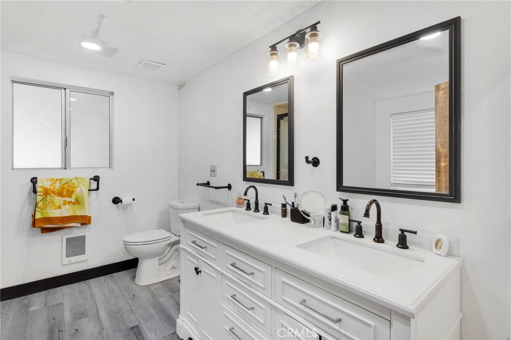 14010 Jicarilla Road Apple Valley, CA 92307 - Photo 14 of 17 Master Bathroom