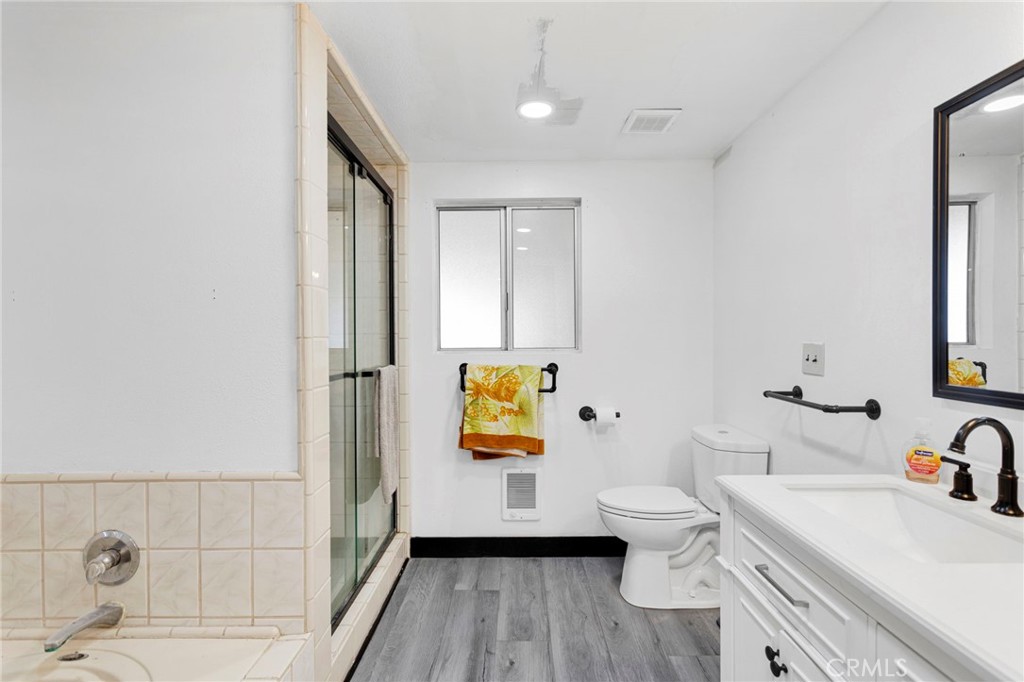 14010 Jicarilla Road Apple Valley, CA 92307 - Photo 15 of 17 Master Bathroom