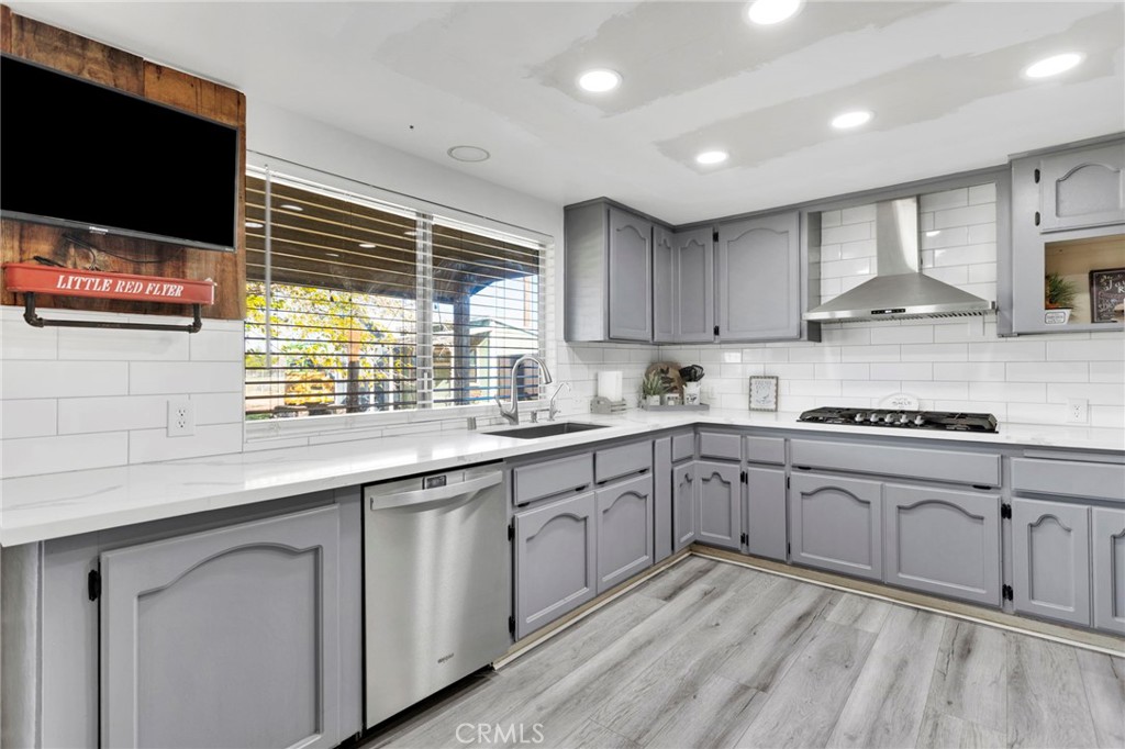 14010 Jicarilla Road Apple Valley, CA 92307 - Photo 5 of 17 Kitchen