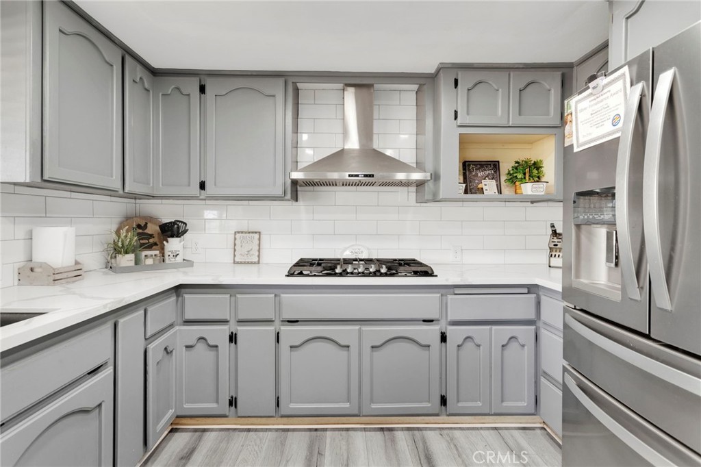 14010 Jicarilla Road Apple Valley, CA 92307 - Photo 6 of 17 Kitchen.