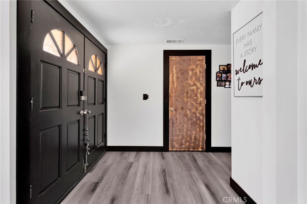 14010 Jicarilla Road Apple Valley, CA 92307 - Photo 7 of 17 Entry