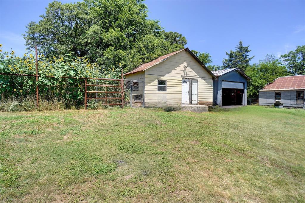 2454 Decatur Tx 76234 Decatur, TX 76234 - Photo 22 of 35 a house view with a garden space
