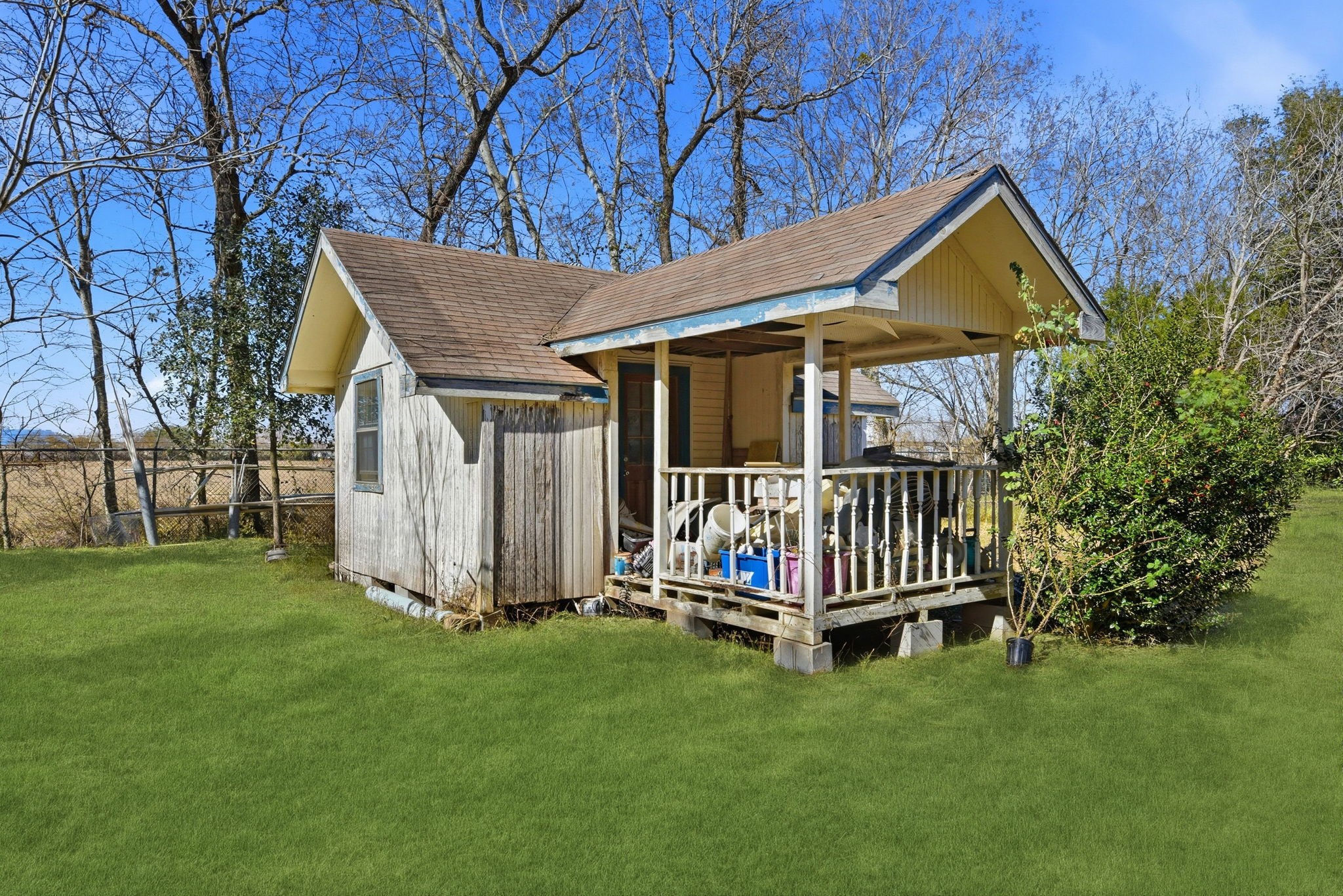 11902 Dover Street Houston, TX 77031 - Photo 18 of 29 a view of backyard with deck and deck