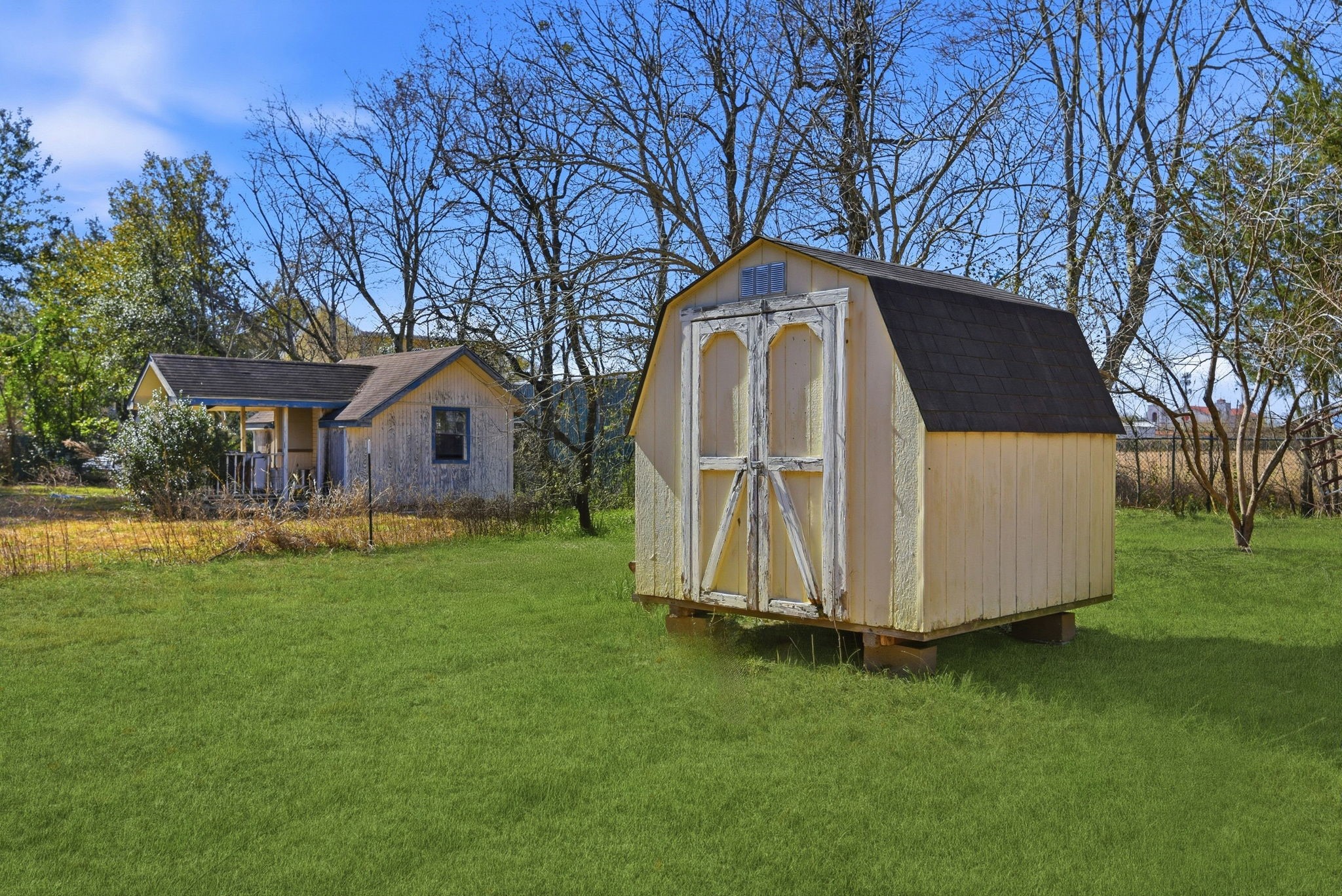 11902 Dover Street Houston, TX 77031 - Photo 26 of 29 a front view of a house with garden