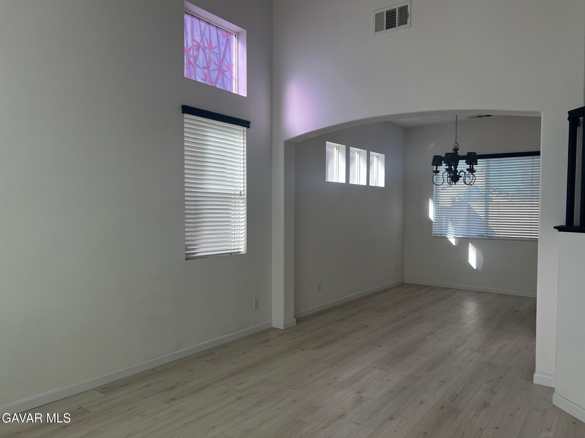 4111 Vahan Court Lancaster, CA 93536 - Photo 4 of 32 Family room4