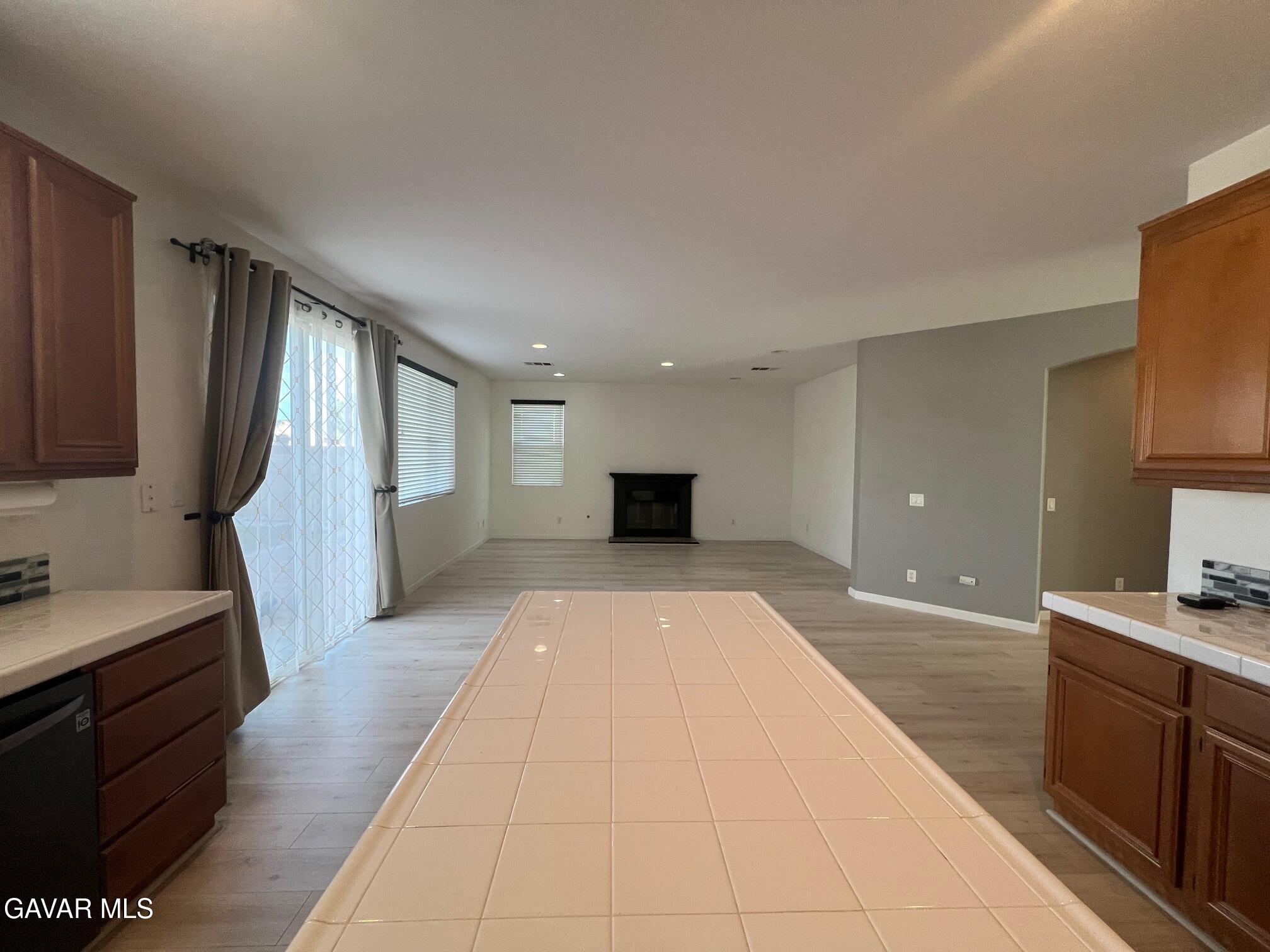 4111 Vahan Court Lancaster, CA 93536 - Photo 6 of 32 6