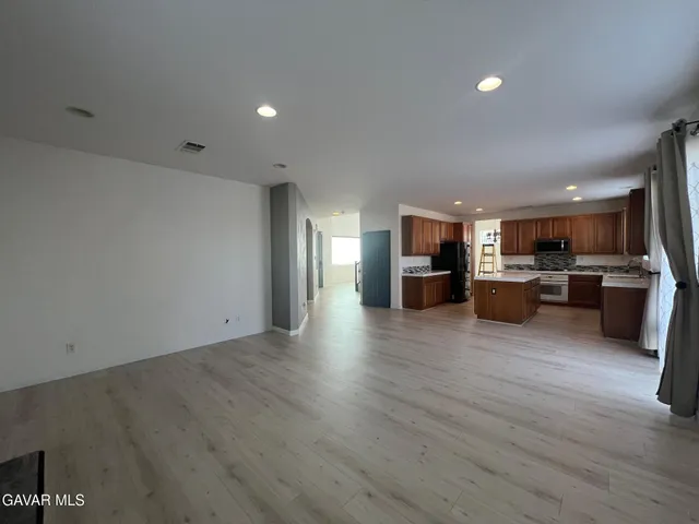 $3,200 | 4111 Vahan Court, Lancaster, CA 93536