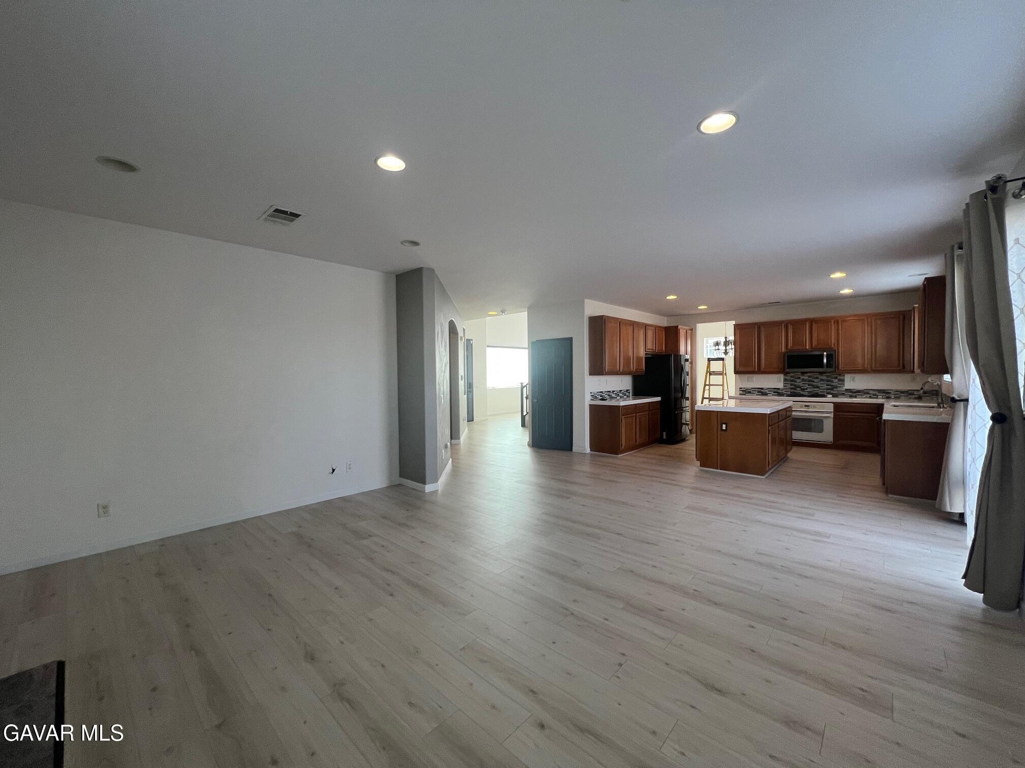 4111 Vahan Court Lancaster, CA 93536 - Photo 7 of 32 7