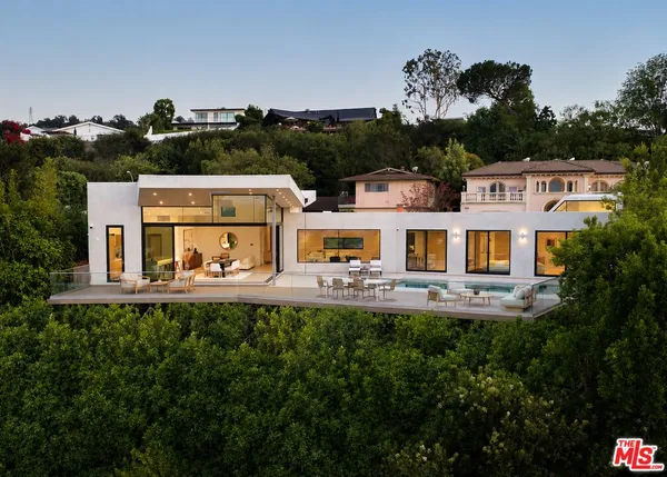$6,495,000 | 11411 Dona Teresa Drive, Los Angeles, CA 91604