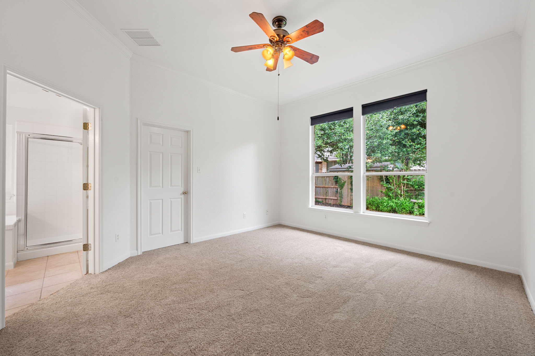 9201 La Siesta Bend Austin, TX 78749 - Photo 20 of 37 a view of an empty room with a window