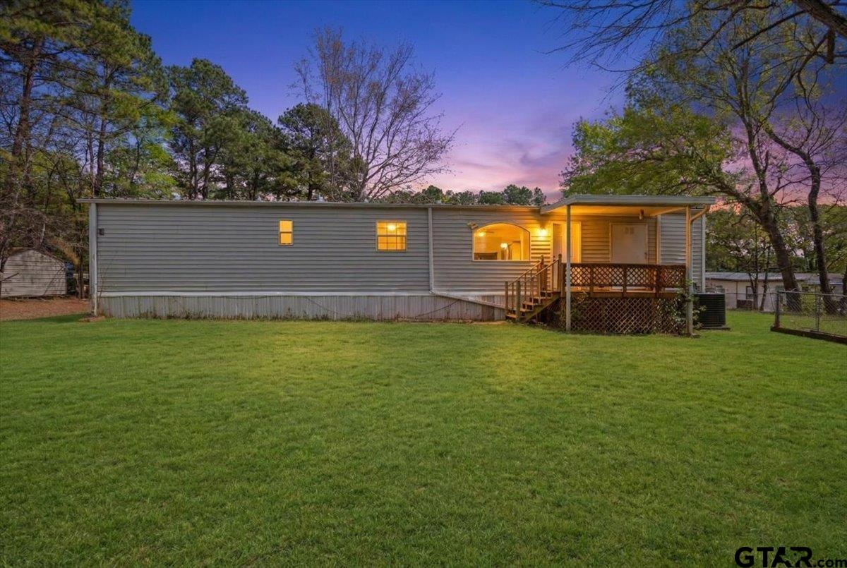18607-c R 498 C R 498 Lindale, TX 75771 - Photo 1 of 41 a view of a backyard