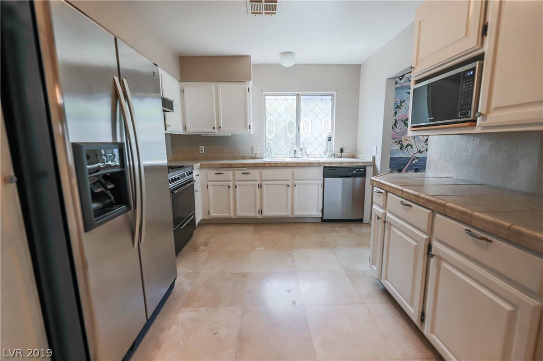472 Crestway Road Henderson, NV 89015 - Photo 12 of 32 Gallery Image 12