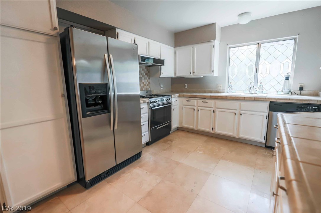472 Crestway Road Henderson, NV 89015 - Photo 13 of 32 Gallery Image 13