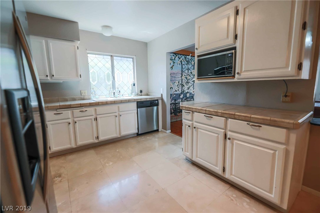 472 Crestway Road Henderson, NV 89015 - Photo 14 of 32 Gallery Image 14