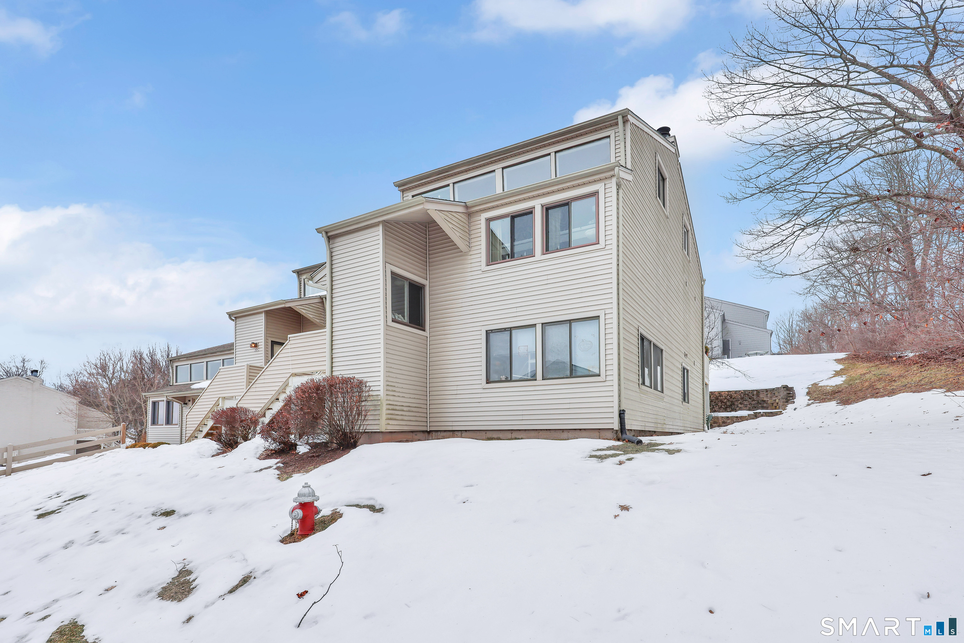 260 Brittany Farms Road, Unit B New Britain, CT 06053 - Photo 5 of 34 a backyard of a house