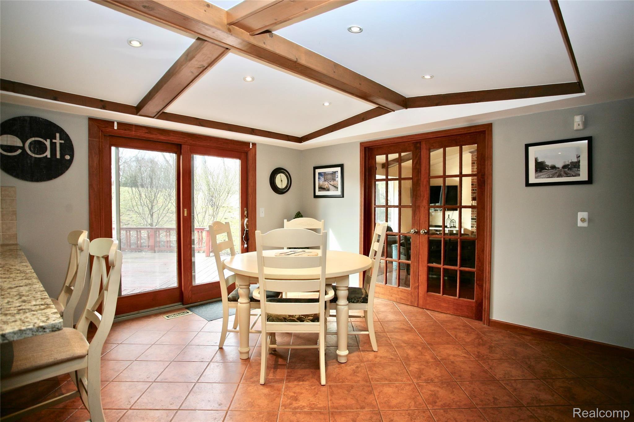 877 Stanford Court Rochester, MI 48309 - Photo 4 of 17 fullsizeoutput_b5b.jpeg