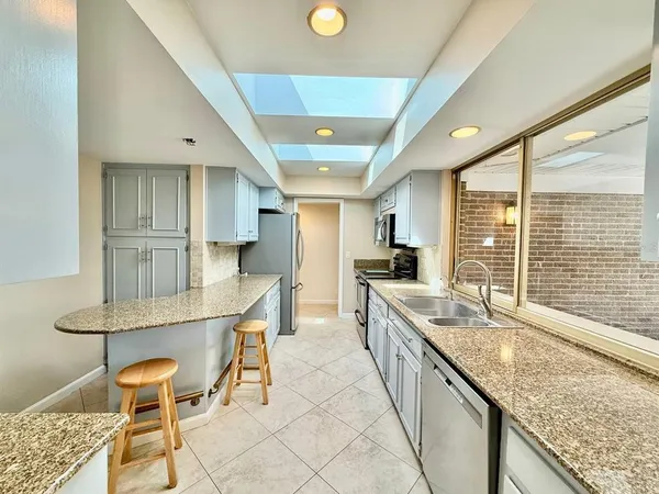 $3,000 | 3103 Cocos Road, Tampa, FL 33618