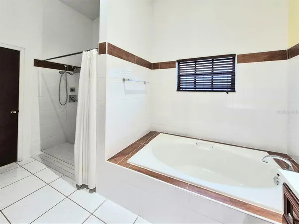 $3,000 | 3103 Cocos Road, Tampa, FL 33618