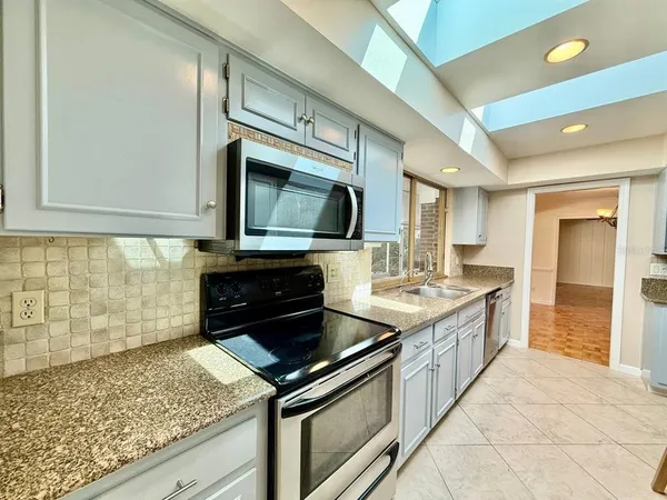 $3,000 | 3103 Cocos Road, Tampa, FL 33618