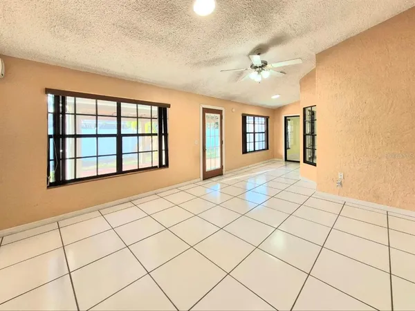 $3,000 | 3103 Cocos Road, Tampa, FL 33618