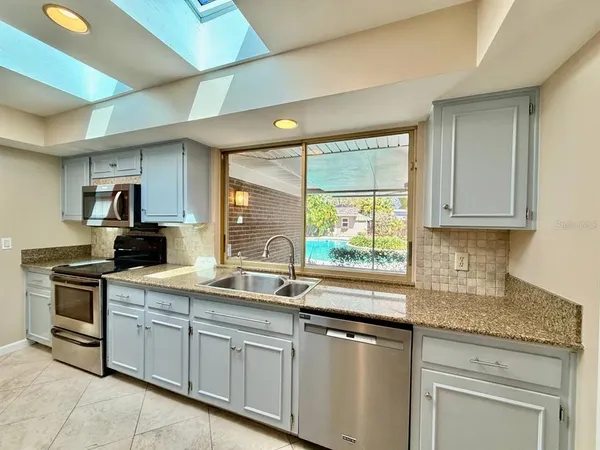 $3,000 | 3103 Cocos Road, Tampa, FL 33618