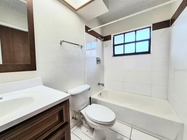 $3,000 | 3103 Cocos Road, Tampa, FL 33618