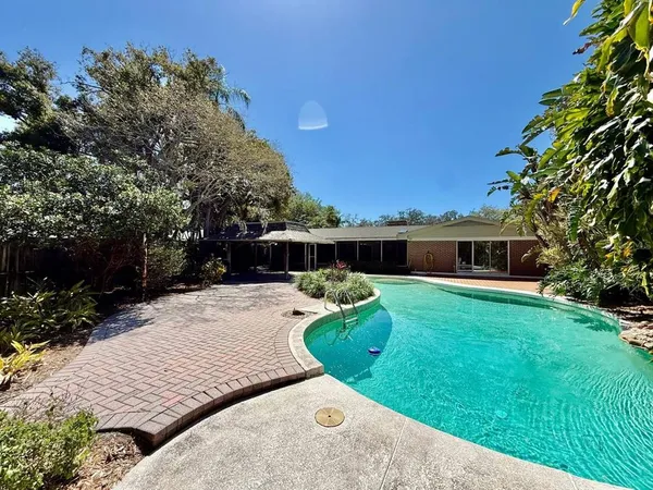 $3,000 | 3103 Cocos Road, Tampa, FL 33618